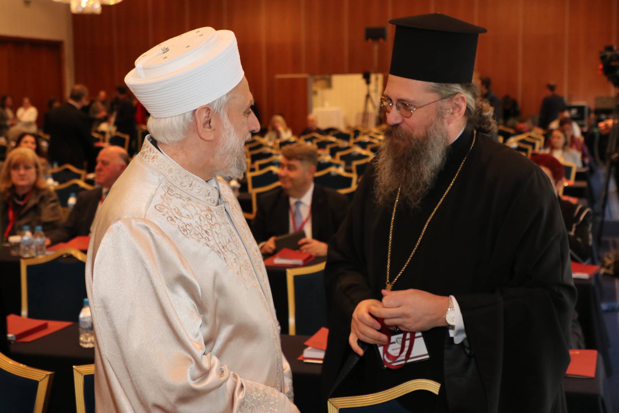 Главният мюфтия Мустафа Хаджи и епископ Поликарп